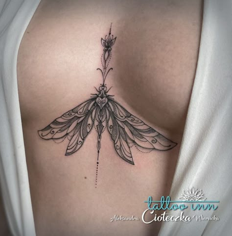 Sternum Underboob Tattoo, Underboob Tattoo Ideas, Miniature Tattoos, Sternum Tattoos, Underboob Tattoo Designs, Tato Minimal, Underboob Tattoo, Chest Tattoos For Women, Geniale Tattoos