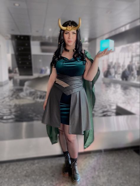 Lady loki cosplay diy Loki Cosplay Female Diy, Loki Cosplay Diy, Loki Cosplay Female, Female Loki Costume, Lady Loki Costume, Loki Dress, Female Cosplay Ideas, Lady Loki Cosplay, Winter Soldier Cosplay