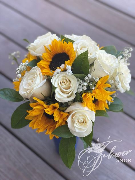 Sunflower Wedding Isles Decoration, White And Yellow Sunflower Bouquet, Sunflowers White Roses, Sunflower And Champagne Wedding, Yellow Fall Wedding Theme, Sunflowers And White Roses Wedding, White Roses And Sunflower Bouquet, Wedding Flower Sunflower, Sunflower Sage Green Wedding