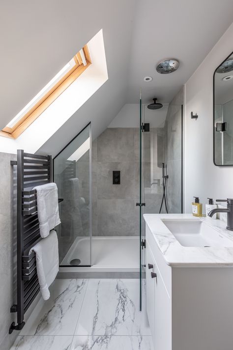 Ensuite Bathroom Ideas Attic, En Suite Attic Bathroom, Sloping Bathroom Ideas, Attic Wet Room Slanted Ceiling, Bathroom In Eaves Small Spaces, Attic En Suite, Small Attic Bathroom Sloped Ceiling Master Bedrooms, Bathroom Slanted Roof, Bathrooms With Pitched Ceilings