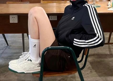 Korean Sporty Outfits, Outfit Adidas, Aesthetic Outfit, Sporty Outfits, 가을 패션, Fashion Aesthetic, Casual Style Outfits, Dream Clothes, Sporty Style