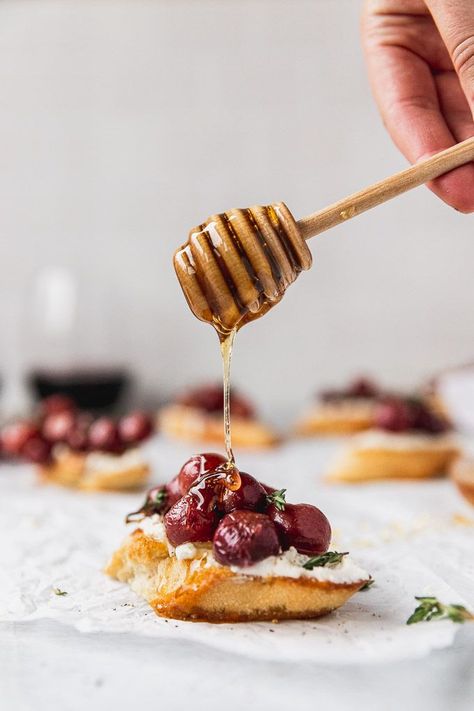 Roasted Grape and Honey Goat Cheese Crostini | Fork in the Kitchen Honey Goat Cheese, Cheese Crostini, Goat Cheese Crostini, Crostini Appetizers, Crostini Recipes, Fall Appetizers, Football Sunday, Honey Roasted, Spring Recipes