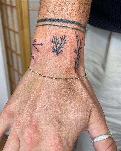 Wrist Wrap Tattoo, Coral Tattoo, Marine Tattoo, Seaweed Wrap, Hippie Tattoo, Wrap Tattoo, Wrist Wrap, Minimalist Tattoo, Tattoos And Piercings