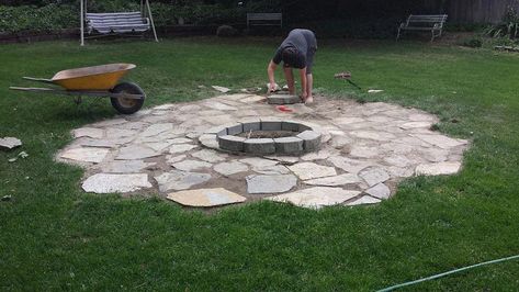 Building a Backyard Fire Pit :: Hometalk #”outdoorfirepitideasbackyards” Diy Campfire, Cheap Fire Pit, Fire Pit Plans, Fire Pit Gallery, Backyard Escape, Simple Backyard, Backyard Fire Pit, Small Fire Pit, Fire Pit Ideas