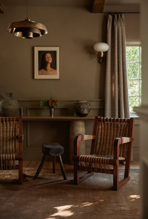 Brown Palette Living Room, Jake Arnold Office, Moody Country Bedroom, Jake Arnold Kitchen, Jake Arnold Bedroom, Color Drenching Living Room, Jake Arnold Interior Design, Moody Wall Color, Moody Family Room