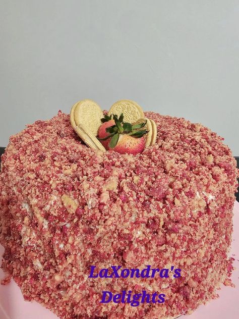 Black Peoples Pound Cakes | Strawberry crunch pound cake | Facebook Lemon Crunch Cake Recipe, Strawberry Crunch Pound Cake, Crunch Pound Cake, Moist Lemon Cake Recipe, Cakes Strawberry, Strawberry Crunch Cake, Pound Cake Recipes Easy, Moist Lemon Cake, Strawberry Crunch