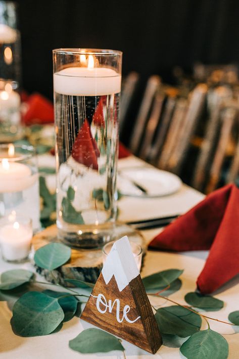 Apres Ski Wedding, Mountain Centerpieces, Lodge Wedding Decor, Ski Theme Wedding, Hiking Themed Wedding, Ski Mountain Wedding, Mountain Themed Wedding, Mountain Theme Wedding, Skiing Wedding