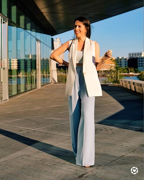 Pastels White Sleeveless Blazer Outfit, Blazer Vest Outfits For Women, White Vest Outfits For Women, Long Vest Outfits For Women, Sleeveless Vest Outfit, Sleeveless Blazer Outfit, Long Vest Outfit, White Vest Outfit, Vest Outfits For Women