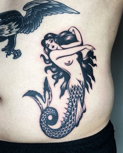 By @juddbowman at Tiger Club Tattoo in Honolulu Hawaii @tigerclub.tattoo Traditional Mermaid Tattoos, Traditional Tattoo Black And White, Mujeres Tattoo, Mermaid Tattoo Designs, Club Tattoo, Tattoo Old School, Sick Tattoo, Fish Tattoo, Mermaid Tattoo