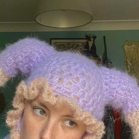 Fran on Instagram: "Jester hat for girls! 🌸 (& anyone else who likes purple & being cute)" Knitted Jester Hat, Jester Crochet Hat, Crochet Jester Hat Pattern Free, Jester Hat Crochet, Crochet Jester Hat, Jester Outfit, Body Armour, Jester Hat, Hat Patterns Free