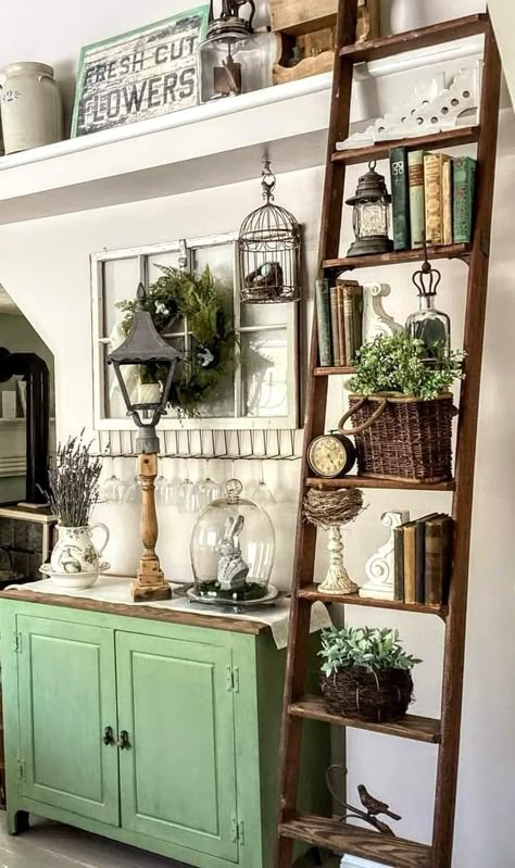 Step Ladder Decor Display Ideas, Cottagecore Shelf Ideas, Ladder Display Ideas, Antique Ladder Ideas, Vintage Basement Ideas, Ladder On Wall Decor, Old Ladder Shelf, Vintage Keys Decor, Mini Ladder Decor Ideas