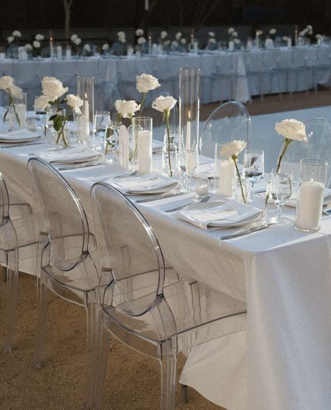 Simple Modern Wedding Aisle, White Chairs And Tables Wedding, Classic Modern Wedding Reception, Minimal Wedding Reception Table Settings, Modern Wedding Candles, White Roses Hanging From Ceiling Wedding, Elegant Arch Wedding, White Rose Wedding Reception, White Rose Reception Decor