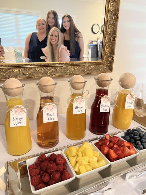 Mimosa Set Up Ideas, Bachelorette Brunch Food, Mimosa Birthday Party Ideas, Momosa Mimosa Bar Non Alcoholic, 40th Birthday Brunch Ideas For Women, Pajama Brunch Party, Champagne Brunch Birthday Ideas, Waffles And Mimosas Party, Mimosa And Breakfast Bar