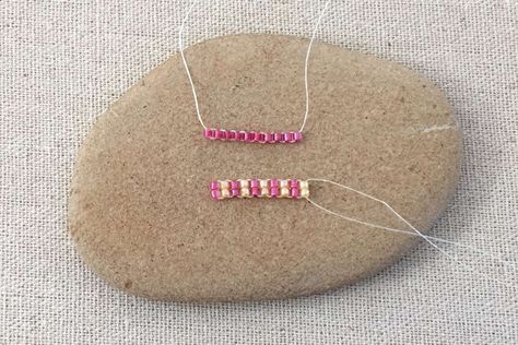 Single and Double Ladder Stitch With Beads Ladder Stitch Tutorial, Wrap Bracelet Tutorial, Bead Weaving Tutorials, Herringbone Stitch, Beading Patterns Free, Stitch Tutorial, Ladder Stitch, Beading Techniques, Seed Bead Tutorial