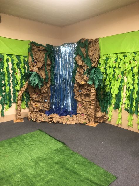 Waterfall Ideas For Classroom, Jungle Hoco Theme, Jungle Vbs, Vbs Jungle, Jungle Theme Decorations, Jungle Theme Classroom, Rainforest Theme, Jungle Decorations, Jungle Tree