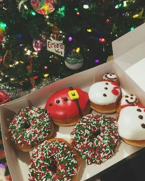 Christmas Donuts, Krispy Kreme, Christmas Time Is Here, Christmas Feeling, Christmas Inspo, Noel Christmas, Merry Little Christmas, Christmas Mood, Christmas Love