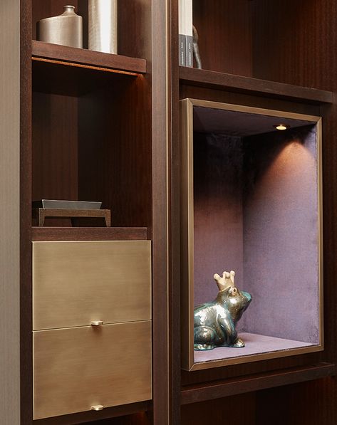 Detail of Nightwood, a wooden modular bookcase with bronze details, from Promemoria's Night Tales collection | Promemoria Wooden Shelf Design, Writing Desk Design, Modular Bookcase, Mahogany Bookcase, Dream Closet Design, Jewelry Store Design, Joinery Design, Teneriffe, Joinery Details