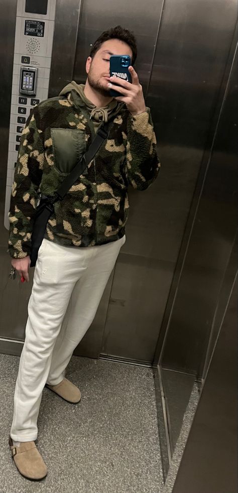 #ootd #fashion #style #mensfashion #jackandjohns #jacket #bershka #sweatpants #hoodie #zara #achillis #clogs #outfit #trendy #styling #fashiontips #selfie @bershka @zaraofficial @jackandjonestm Ootd Hoodie, Hoodie Zara, Jacket Ootd, Clogs Outfit, Army Print, Print Jacket, Winter Outfit, Ootd Fashion, Clogs