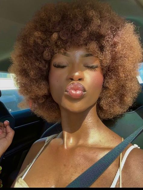 Ginger Afro, Descendants Red, Afro Black Women, Honey Brown Hair, Brown Hair Dye, Ginger Women, Quick Natural Hair Styles, Ginger Hair Color, Dyed Hair Inspiration