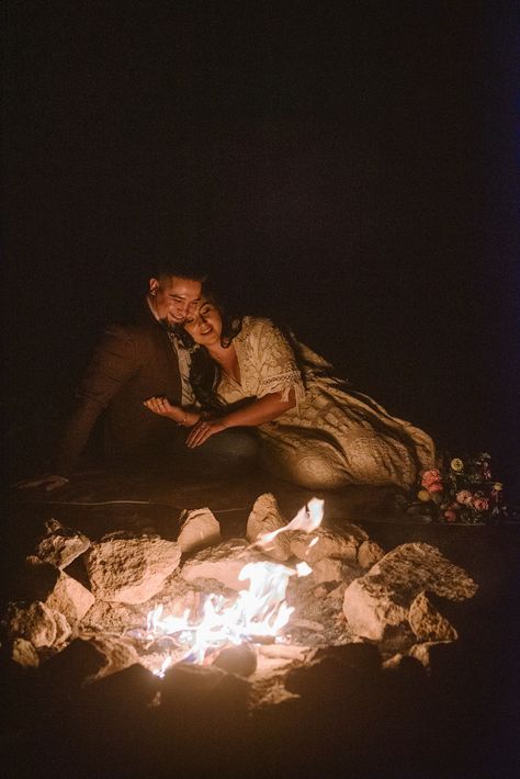 Cabin Vow Renewal, Elopement First Dance, Bonfire Photoshoot, Mountain Vow Renewal, Camping Elopement, Prenup Outfit, Bonfire Wedding, Camping Photoshoot, Cozy Campfire