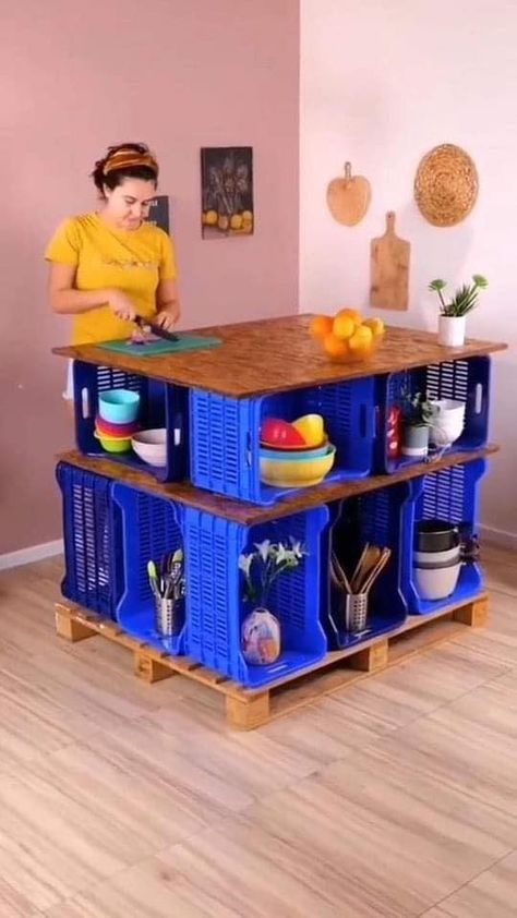 Diy Kitchen Counter, Milk Crates Diy, Milk Crate Furniture, Upcycling Furniture, Crate Diy, Plastic Crates, Diy House Renovations, Milk Crate, Milk Crates