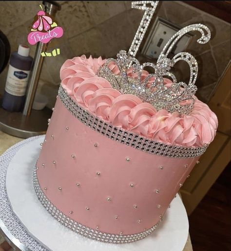 Pink Money Cake, Sweet 16 Cakes Aesthetic, Sweet 16 Cake Ideas 16th Birthday, Baddie Birthday Cake, 16th Birthday Cake For Girls, Money Birthday Cake, Queens Birthday Cake, 16th Birthday Cake, Sweet Sixteen Cakes