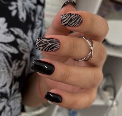 Black Fake Nails, Nails Medium Square, Zebra Print Nails, Cheetah Print Nails, Nails Holiday, Quick Nail, Zebra Nails, Purple Acrylic Nails, Cheetah Nails