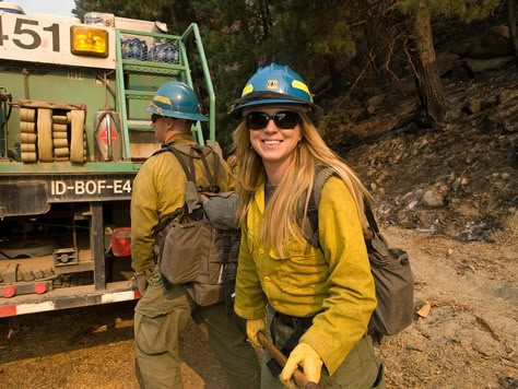 Wildland Firefighter Gear, Women Firefighters, Idaho Boise, Wildland Firefighting, Conservation Corps, Girl Firefighter, Firefighter Gear, Firefighter Paramedic, Us Forest Service