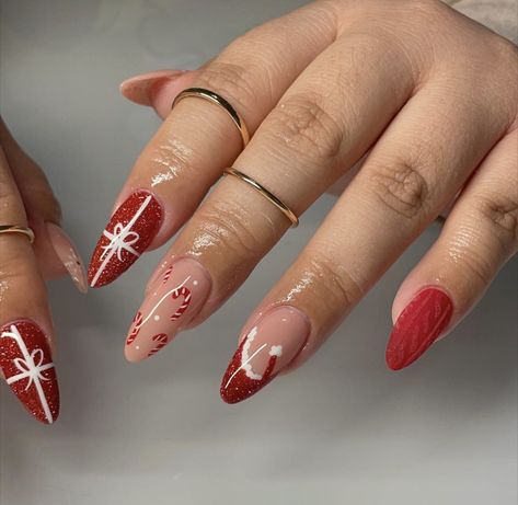 Christmas Present Nails, December Nails, Red Christmas Nails, Cute Christmas Nails, Christmas Gel Nails, Almond Acrylic Nails, Christmas Nails Acrylic, Festival Nails, Xmas Nails