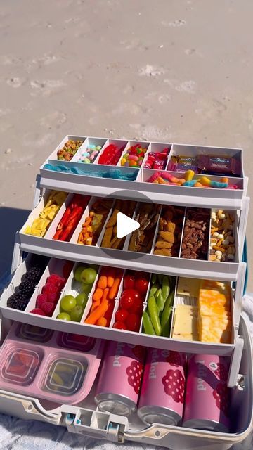 grace hewitt on Instagram: "this is by far my best idea to date 🤤😍#snacklebox #snackideas #beachsnacks #beachday #snackbox #snackhacks #beach #asmr #satysfying #KitchenHacks #snackbreak" Snacklebox Ideas Beach, Snacklebox Ideas, Beach Day Snacks, Beach Food Ideas, Pulled Pork Oven Recipe, Beach Day Food, Pork Oven, Pulled Pork Oven, Beach Life Hacks