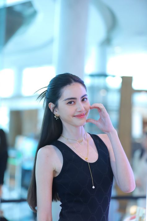 Davikah Hoorne, Best Dad Quotes, Mai Davika, Davika Hoorne, Briefcase Women, Dad Quotes, Draw On Photos, Pretty Words, Casual Fits