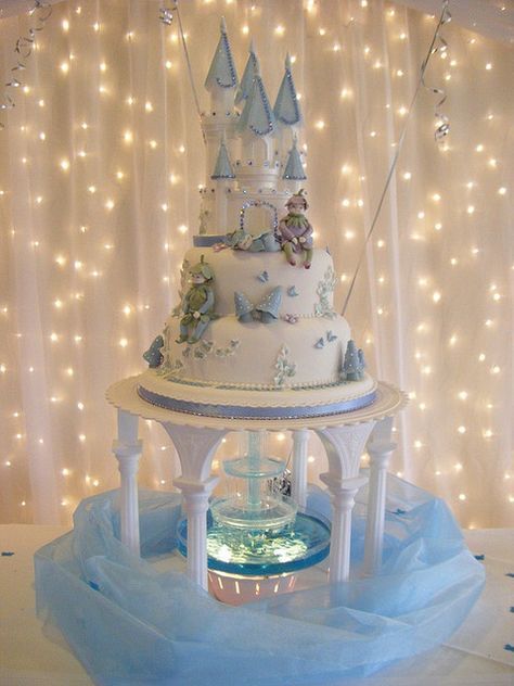 Torte Frozen, Fountain Wedding, Fountain Wedding Cakes, Castle Wedding Cake, Large Wedding Cakes, Fountain Cake, Fantasy Cake, Castle Cake, Gorgeous Wedding Cake