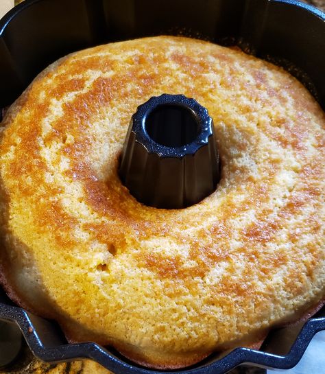 Sweet Cornmeal Cake Brazilian-Style Cornmeal Cake Recipe, Champagne Cake Recipe, Cornmeal Cookies, Cornmeal Cake, Orange Juice Cake, Cornmeal Recipes, Kentucky Butter Cake, Champagne Cake, Corn Cakes