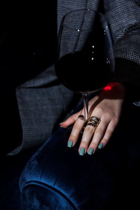 Wine Photo Aesthetic, Sipping Wine Aesthetic, Wine Shop Photography, Moody Wine Bar, Wine Astethic, Wine Aesthetic Dark, Wine Influencer, Lounge Aesthetic, Wine Aesthetic