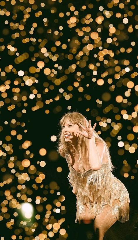 Taylor Swift Backgrounds Aesthetic, Taylor Swift Peace Sign, Taylor Swift Being Cute, Taylor Swift Best Pictures, Taylor Swift Aesthetic Pictures, Taylor Swift Heart, The Eras Tour Outfit, Eras Tour Outfit Ideas, Old Money Summer Outfits