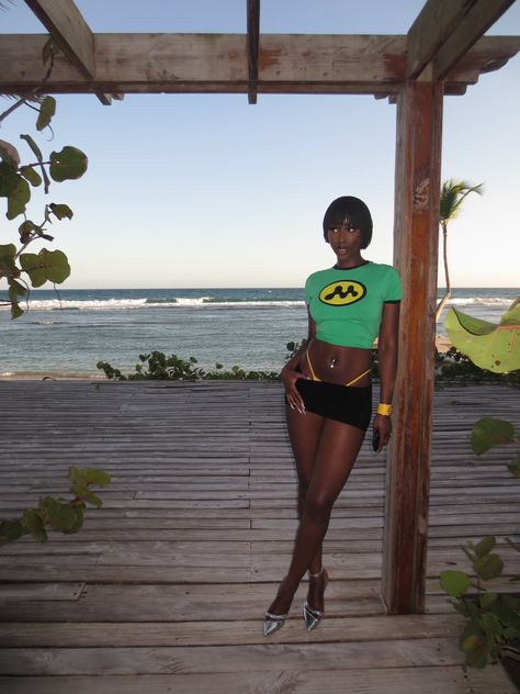 Mowalola Outfit, Mowalola Aesthetic, Island Vacation Outfits, Mode Poses, Jamaica Outfits, Tropical Glam, Cute Vacation Outfits, Holiday Inspo, Year 9