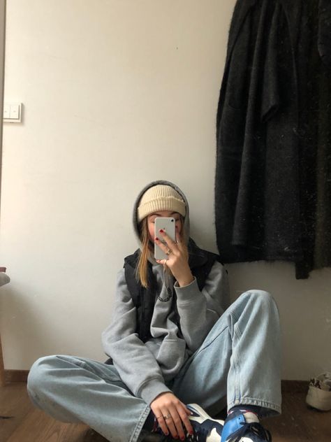 Comfy Beanie Outfit, Beige Beanie Outfit, Beanie Outfit Winter, Skate Vibe, Beanie Fits, Beanie Outfit, Outfits 2000s, Layered Fits, Fits Aesthetic