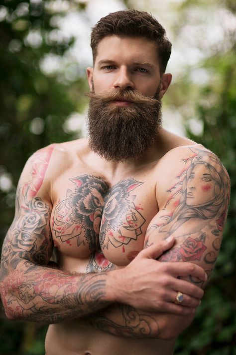 Beard And Mustache Styles, Men Back, Mustache Styles, Cooler Style, Scruffy Men, Beard Tattoo, Beard Life, Beard No Mustache, Body Poses