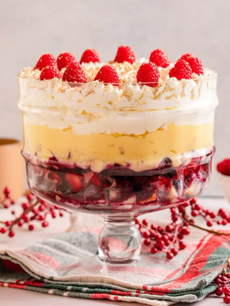 English Trifle Recipe - Confessions of a Baking Queen Mary Berry Trifle, British Trifle Recipe, Strawberry Mug Cake, Trifle Bowl Recipes, Easy Trifle, English Trifle, Trifle Dessert Recipes, Strawberry Mug, English Desserts