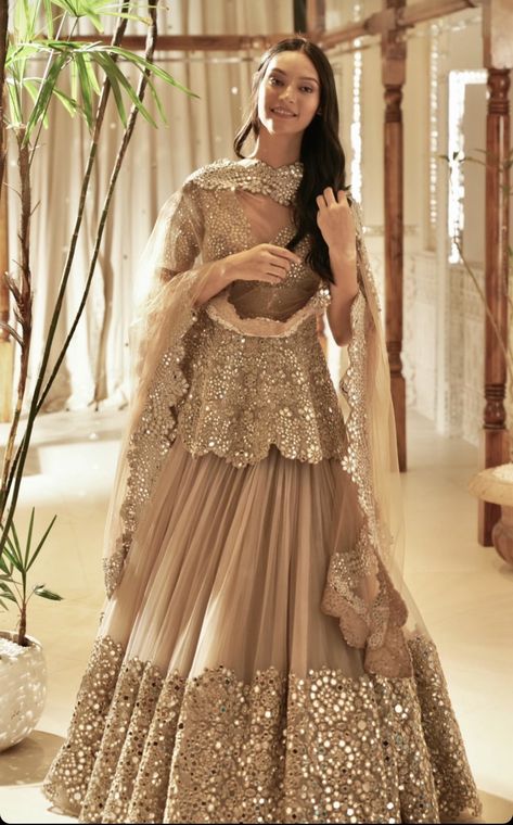 Best Friends Wedding Indian Outfit, Pretty Princess Dresses, Engagement Gown, Indian Bridesmaid Dresses, Desi Dress, Trendy Outfits Indian, Desi Wedding Dresses, Lehenga Designs Simple, Hippie Hair