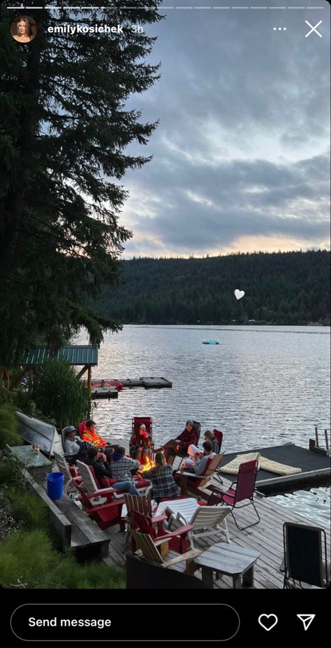 Family At Lake House, Cottage Trip Aesthetic, Living On A Lake, Birthday Lake Trip, Things To Do At The Lake With Friends, Family Lake House Aesthetic, Cozy Lake House Aesthetic, Lakehouse Aesthetics, Cottage Weekend Aesthetic