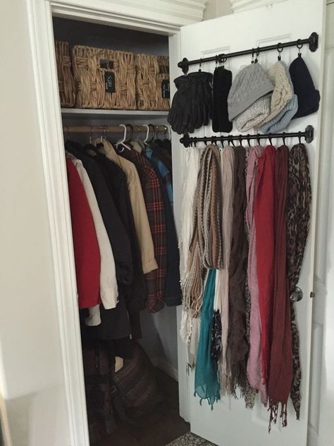 Small Coat Closet, Neat Closet, Organiser Son Dressing, Front Closet, How To Organize Your Closet, Coat Closet Organization, Entry Closet, Open Closet, Hall Closet