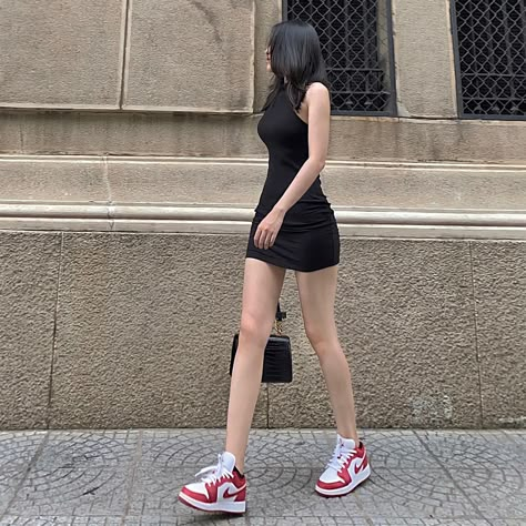 Pose Mode, Ootd Poses, Mode Ulzzang, Looks Pinterest, Casual Day Outfits, Korean Girl Fashion, Ulzzang Fashion, Fancy Outfits, Teenage Fashion Outfits