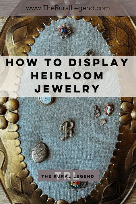 Display Old Jewelry, Vintage Jewelry Upcycle, Vintage Earring Display, Crafts With Brooches, How To Display Brooches, Displaying Vintage Jewelry, Brooch Display Ideas Diy, Display Vintage Jewelry, Heirloom Display Ideas