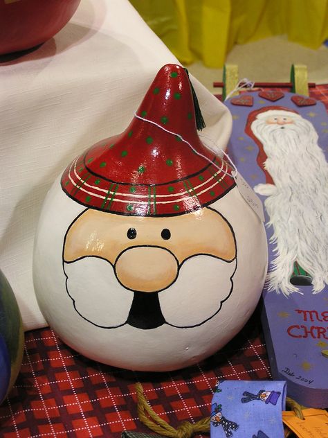 Santa gourd Gourd Santa Claus, Bowling Pin Crafts, Snowman Gourds, Gourds Diy, Craft Pumpkins, Gourds Birdhouse, Decorative Gourds, Hand Painted Gourds, Farm Crafts