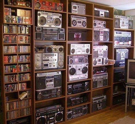 junk room - 😮😮😮😮😮😮 . . . #VintageAudio #Vintage #Audio... Dj Room, Radio Equipment, Home Music Rooms, Vinyl Room, Record Room, Wall Of Sound, Music Studio Room, Audio Room, Vinyl Storage