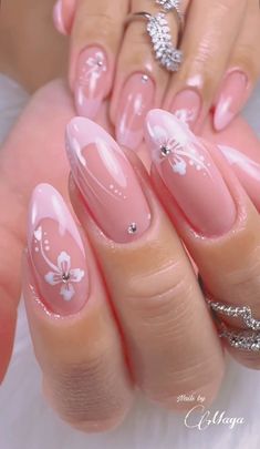 Nail Inspo Almond Flowers, Nails For Baby Shower Girl, Mom Nail Ideas, Medium Round Nails, Nude Floral Nails, Nail Ideas Simple, Halo Nails, Rounded Acrylic Nails, Pink Flower Nails