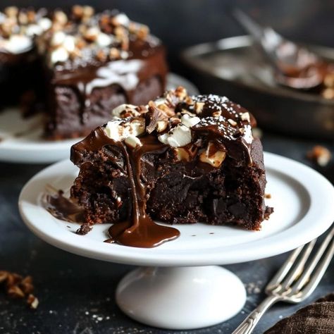 Mississippi Mud Cake Mud Brownies, Mississippi Mud Cake, Mud Cake Recipes, Cinnamon Roll French, Cinnamon Roll French Toast, Mississippi Mud, Homemade Chocolate Cake, Rich Desserts, Mud Cake