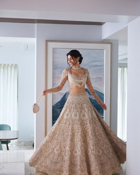 Kushi Kapoor, Ambani Wedding, Khushi Kapoor, Engagement Dress For Bride, Indian Bridesmaid Dresses, Gaun Fashion, Wedding Dress Guide, Traditional Indian Outfits, Indian Bridal Dress