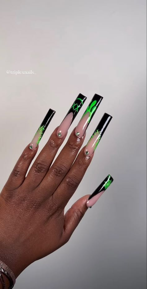 Green Acrylic Nails Black Women, Black And Green Nails Acrylic, Green And Black Acrylic Nails, Green Long Acrylic Nails, Green And Black Nails Acrylic, Black And Green Nails Designs, New Year Nails Design 2022, Green Baddie Nails, Staleto Nails